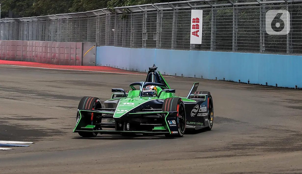 Setelah sesi kualifikasi, gelaran Formula E Jakarta 2025 akan berlanjut ke balapan utama yang dijadwalkan berlangsung mulai pulul 15.05 WIB. (Liputan6.com/Herman Zakharia)