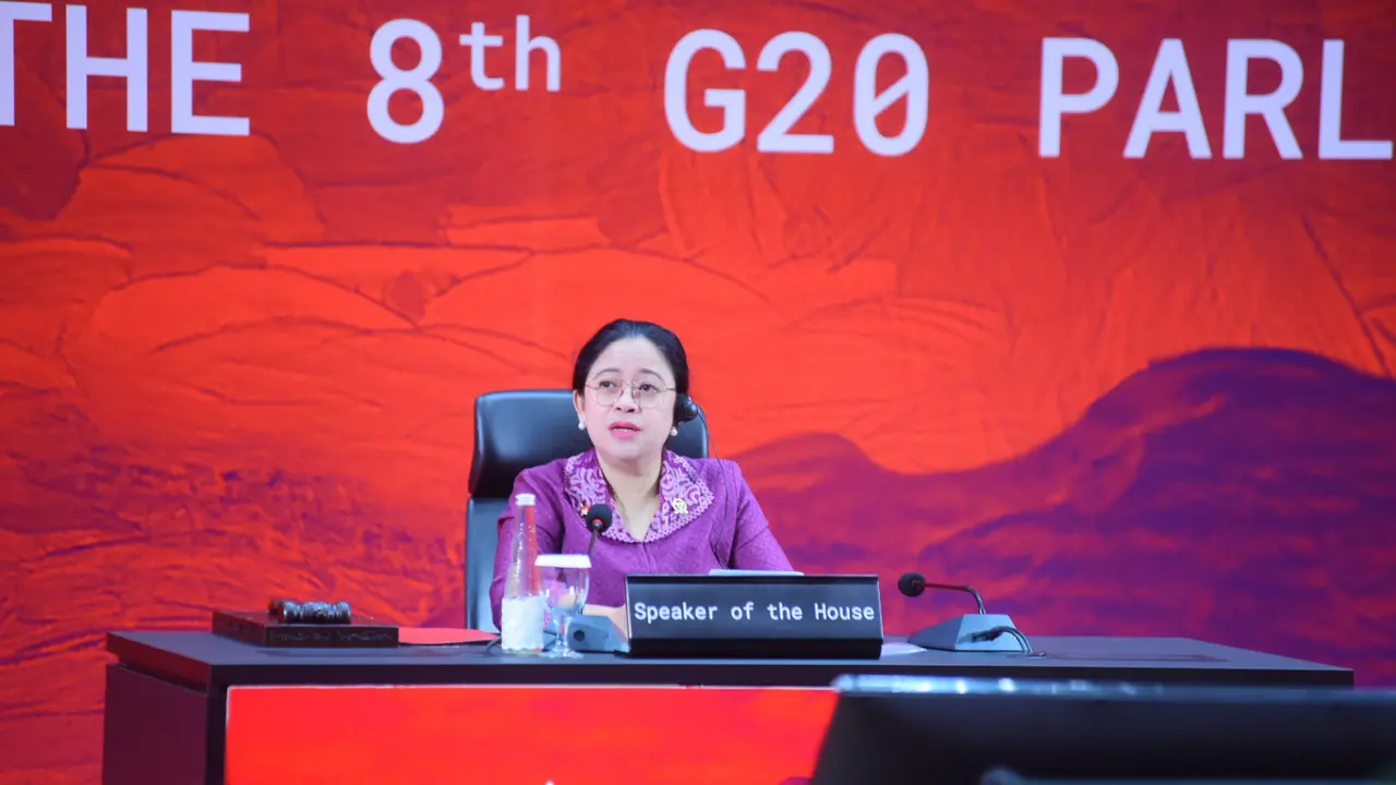 Ketua DPR RI Puan Maharani menegaskan isu kesetaraan gender dalam salah satu sesi diskusi di 8th G20 Parliamentary Speakers’ Summit (P20) yang diselenggarakan di Gedung DPR pada Jumat (7/10/2022). (Dok: DPR RI-P20)