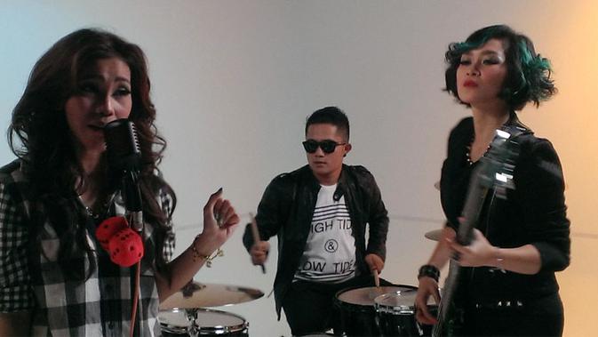 Gagal Di X Factor Milvarra Digaet The Miska Showbiz Liputan6 Com