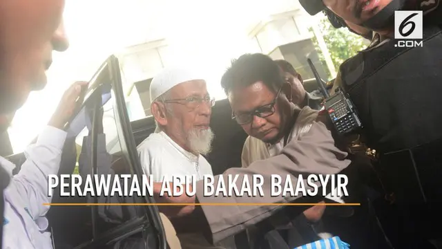 Terpidana terorisme Abu Bakar Baasyir selesai melakukan pengobatan dan pemeriksaan lanjutan di Rumah Sakit Cipto Mangun Kusumo (RSCM) Salemba, Jakarta Pusat.