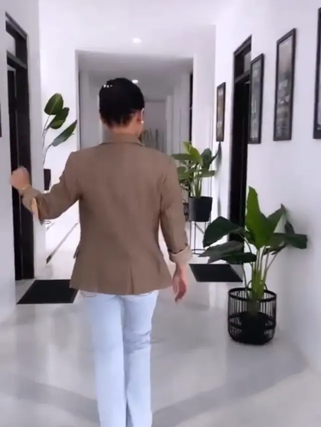 Yuni Shara di Sekolah PAUD Cahaya Permata Abadi