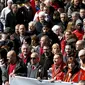 Sekitar 7.000 orang turun ke jalan di Brussels dalam pawai melawan teror dan kebencian, Belgia, Minggu (17/4). Aksi yang berlangsung dengan tenang dan ‘tanpa suara’ ini untuk menunjukkan persatuan usai serangan teroris di Brussels. (REUTERS/Yves Herman)