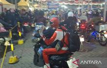 Aksi Unik Pemudik Power Ranger Ciwandan Curi Perhatian di Pelabuhan