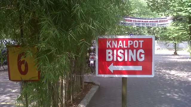 [Bintang] Ilustrasi knalpot berisik