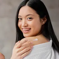 Penggunaan skincare. (c) Freepik/Freepik.com