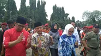 Gubernur Jawa Barat Ridwan Kamil akan mengubar perwajahan alun-alun kejaksan Kota Cirebon 2019. Foto (Liputan6.com / Panji Prayitno)