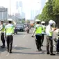 Polda Metro Jaya mengadakan Operasi Patuh Jaya 2015 di sepanjang Jalan Jendral Sudirman, Jakarta, Sabtu (30/5). Polisi menggelar razia patuh jaya untuk menertibkan para pengendara yang melanggar lalu lintas, mulai 27 Mei-9 Juni (Liputan6.com/Yoppy Renato)