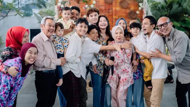 Rossa dan keluarga saat Rayakan Ulang Tahun Ibunda. [@pubdok_photography]