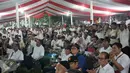 Kader Gerindra dan pendukung Anies-Sandi menyaksikan siaran langsung pidato Prabowo di kantor DPP Gerindra, Jakarta Selatan, Rabu (19/4). Pendukung Anies-Sandi merayakan kemenangan dari hasil hitung cepat Pilkada DKI. (Liputan6.com/Yoppy Renato)