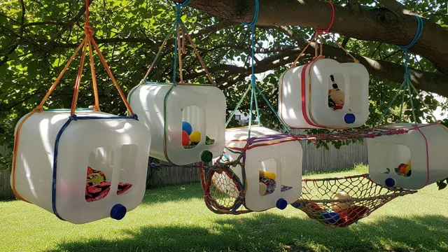 Tempat Mainan Anak dari Galon Bekas (AI Generated)