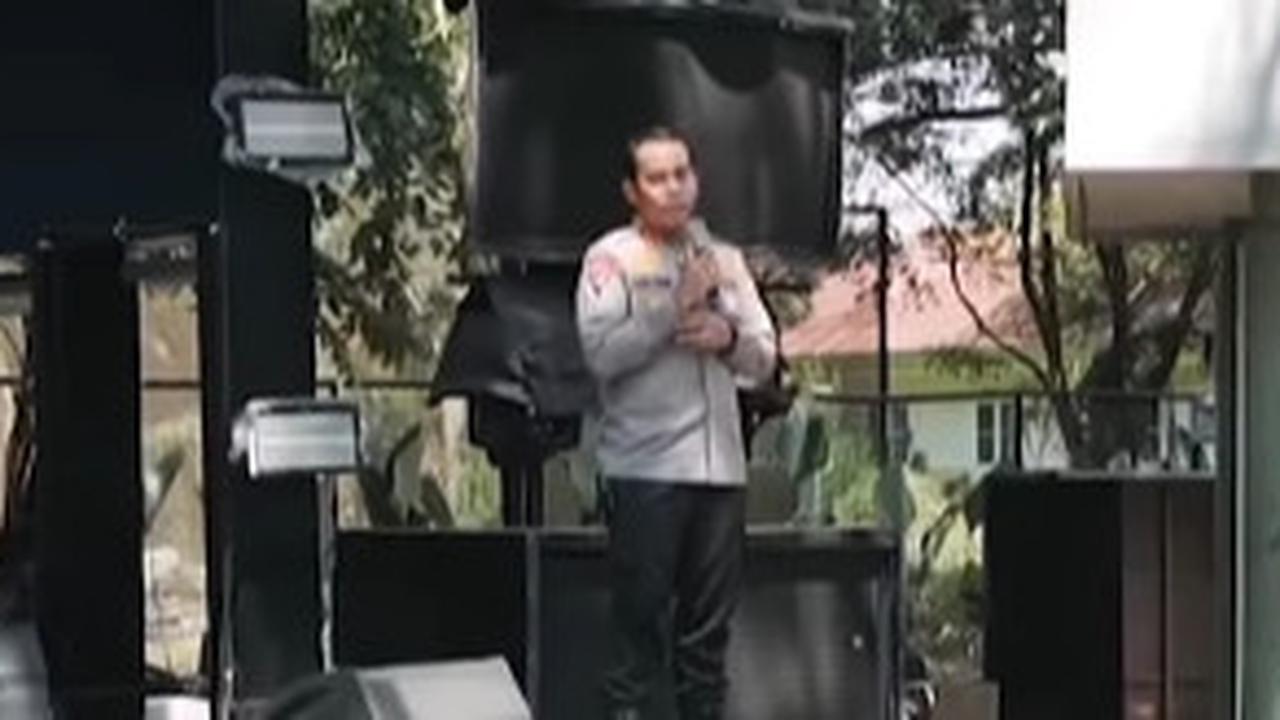 Kini Ditugaskan di Kampung Halaman, Jenderal Bintang 2 Polri Reuni dengan Teman SMP '40 Tahun Kita Berpisah