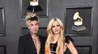 Mod Sun dan Avril Lavigne di Grammy Awards 2022. (Jordan Strauss/Invision/AP)