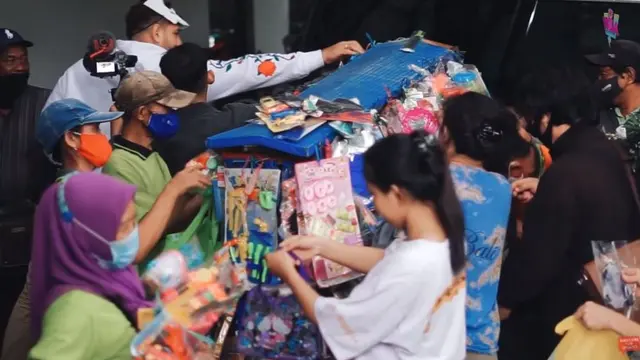 Ammar Zoni dan Irish Bella Borong Mainan