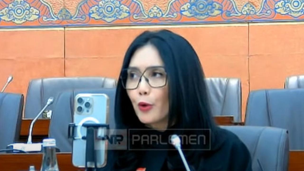 VIDEO: Miris Rieke 'Oneng' Lihat Prabowo Digempur Ricuh Gas & Pagar Laut "Orang Sabar Pasti Kesal"
