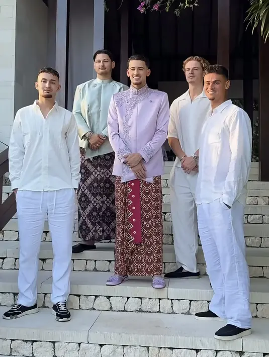 Rangkaian siraman dan midodareni ini menjadi salah satu momen yang paling dinantikan menjelang pernikahan Jennifer Coppen dan Justin Hubner.  [@kunsoomakeupartist]