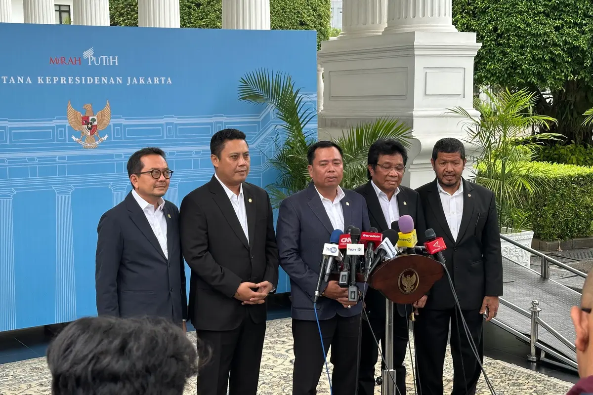 Ketua Komisi V DPR RI Lasarus di Istana Negara, Jakarta, Kamis (17/4/2025). (Liputan6.com/Nanda Perdana Putra)