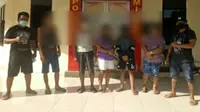 4 perempuan, dan 1 pria warga Minahasa Selatan yang ditangkap polisi karena terlibat judi togel.