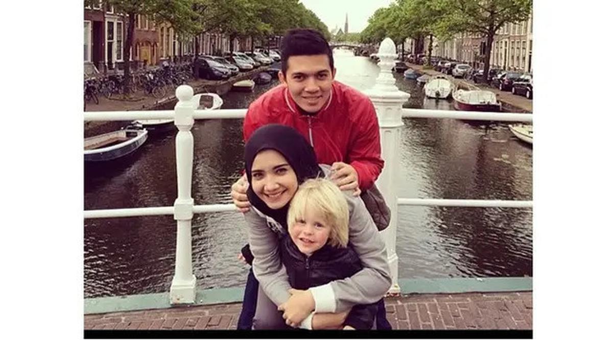 6 Potret Zaskia Sungkar dan Keponakan Bulenya di Belanda, Kini Sudah ABG