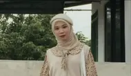 Bagi kamu yang ingin tampil beda dengan nuansa retro tapi tetap sopan dan modis, dress vintage bisa jadi pilihan utama.  (Pinterest)