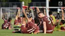 Pemain Persija, Marko Simic saat latihan resmi jelang laga melawan Arema pada lanjutan Liga 1 Indonesia 2018 di Lapangan B Kompleks GBK, Jakarta, Jumat (30/3). (Liputan6.com/Helmi Fithriansyah)