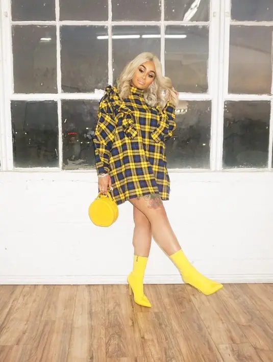 Dilansir dari HollywoodLife, Robert Littal, CEO Sports Online menuliskan di Twitter bahwa Blac Chyna kini mengencani pria berusia 19 tahun. (instagram/blacchyna)