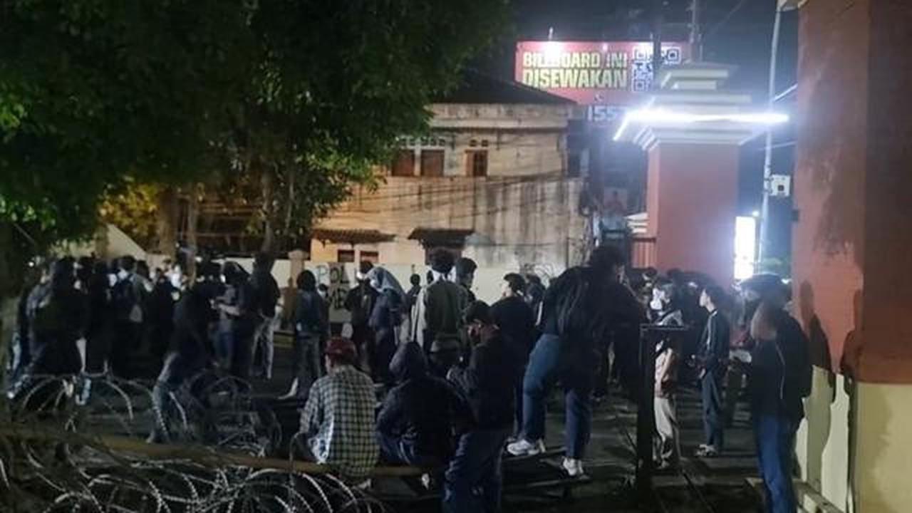 Sempat Ricuh Robohkan Pagar, Pendemo Mapolda DIY Kocar Kacir saat Dipukul Mundur Petugas