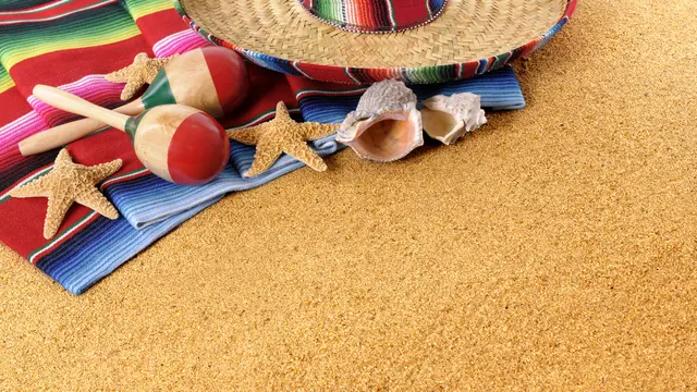 barang wajib ke pantai