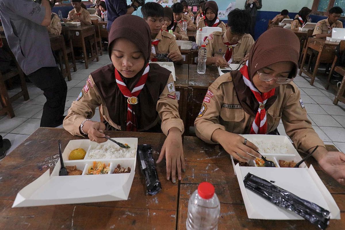 Wapres Gibran Tinjau Uji Coba Makan Bergizi di Jakarta