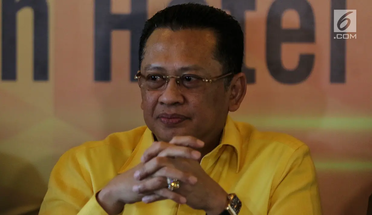 Wakil Koordinator Bidang Pratama Partai Golkar Bambang Soesatyo mendeklarasikan diri sebagai calon ketua umum Partai Golkar saat konferensi pers di Jakarta, Kamis (18/7/2019). Bamsoet mendeklarasikan diri sebagai pesaing Airlangga Hartarto bersama tiga orang lainnya. (Liputan6.com/Herman Zakharia)