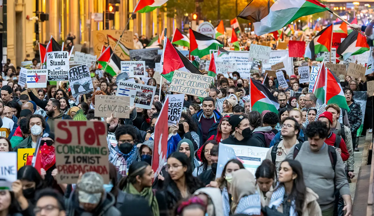 Hal itu mendorong ditutupnya akses di Madison Street menuju stasiun. Pelanggan diberitahu untuk mengakses peron kereta di Washington Street, satu blok di utara sepanjang Canal dan Clinton Streets. (Tyler Pasciak LaRiviere/Chicago Sun-Times via AP)
