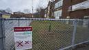Sekolah Katolik St. Mary di Toronto, Ontario, ditutup pada Rabu (5/1/2022). Semua sekolah di provinsi terpadat di Kanada, tersebut ditutup dan beralih ke pembelajaran online dalam menghadapi varian Omicron yang menyebar cepat. (Geoff Robins/AFP)