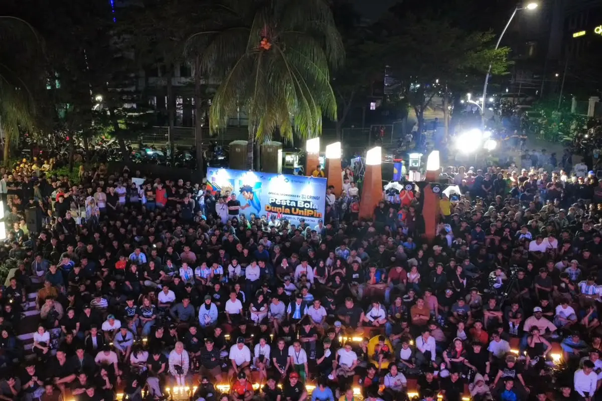 Jakmania meramaikan nobar Piala Dunia 2026 di Taman Barito