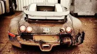 Bugatti Veyron ini dibuang setelah bagian belakangnya ditabrak oleh Aston martin pada 2013 lalu.