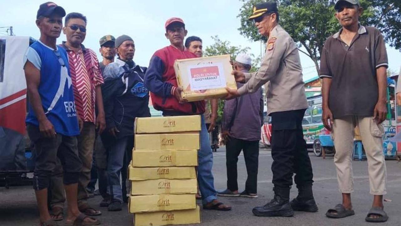 Polda Aceh Bagikan 2,7 Ton Kurma untuk Masyarakat dalam Semangat Ramadan 1447 H