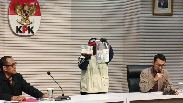 KPK mengamankan sejumlah barang bukti dari OTT Bupati Langkat. (Liputan6.com/Dimas)