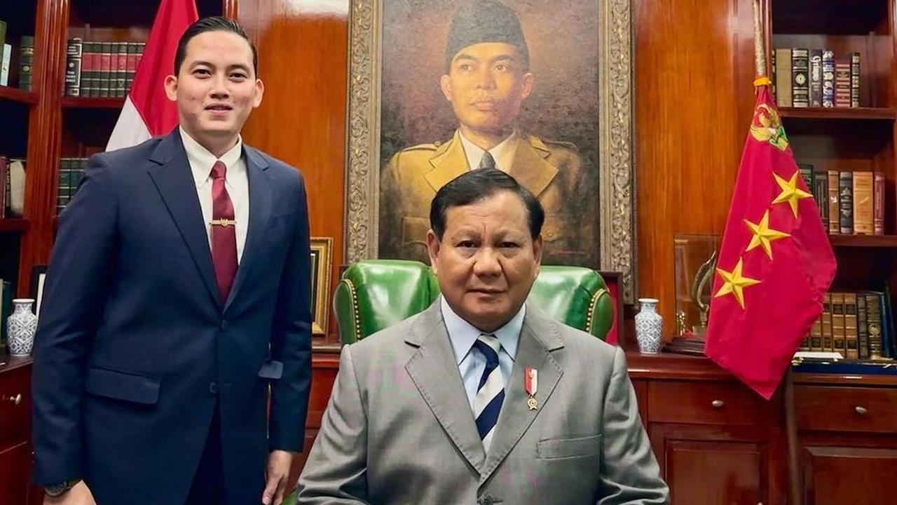 Rizky Irmansyah merupakan sosok yang cukup dikenal di media sosial. Paras yang tampan dan postur yang gagah membuat Rizky memiliki banyak penggemar.<br>