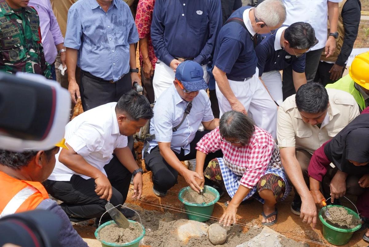 Mendagri Tito Karnavian saat menghadiri acara groundbreaking pembangunan huntap di area Gelanggang Olahraga (GOR) Sibolga