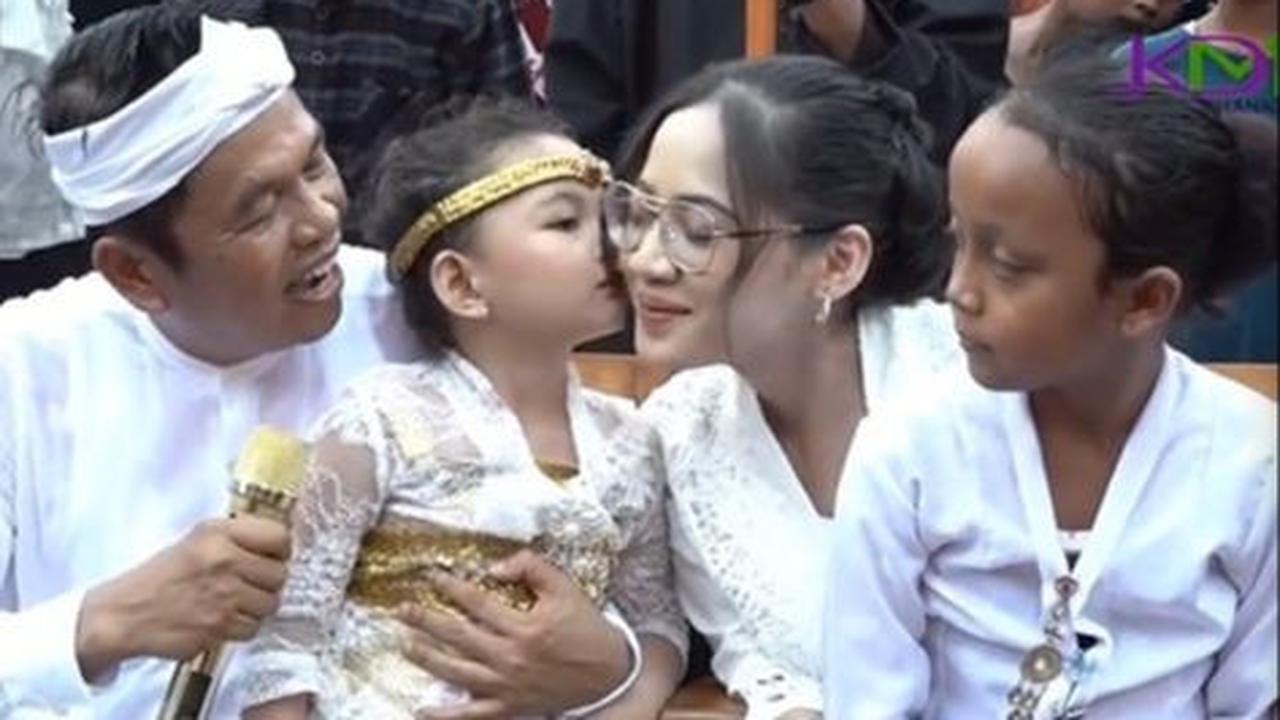 Meski belum memberikan keterangan secara langsung, namun Dedi dan wanita cantik tersebut diduga telah menikah.<br>