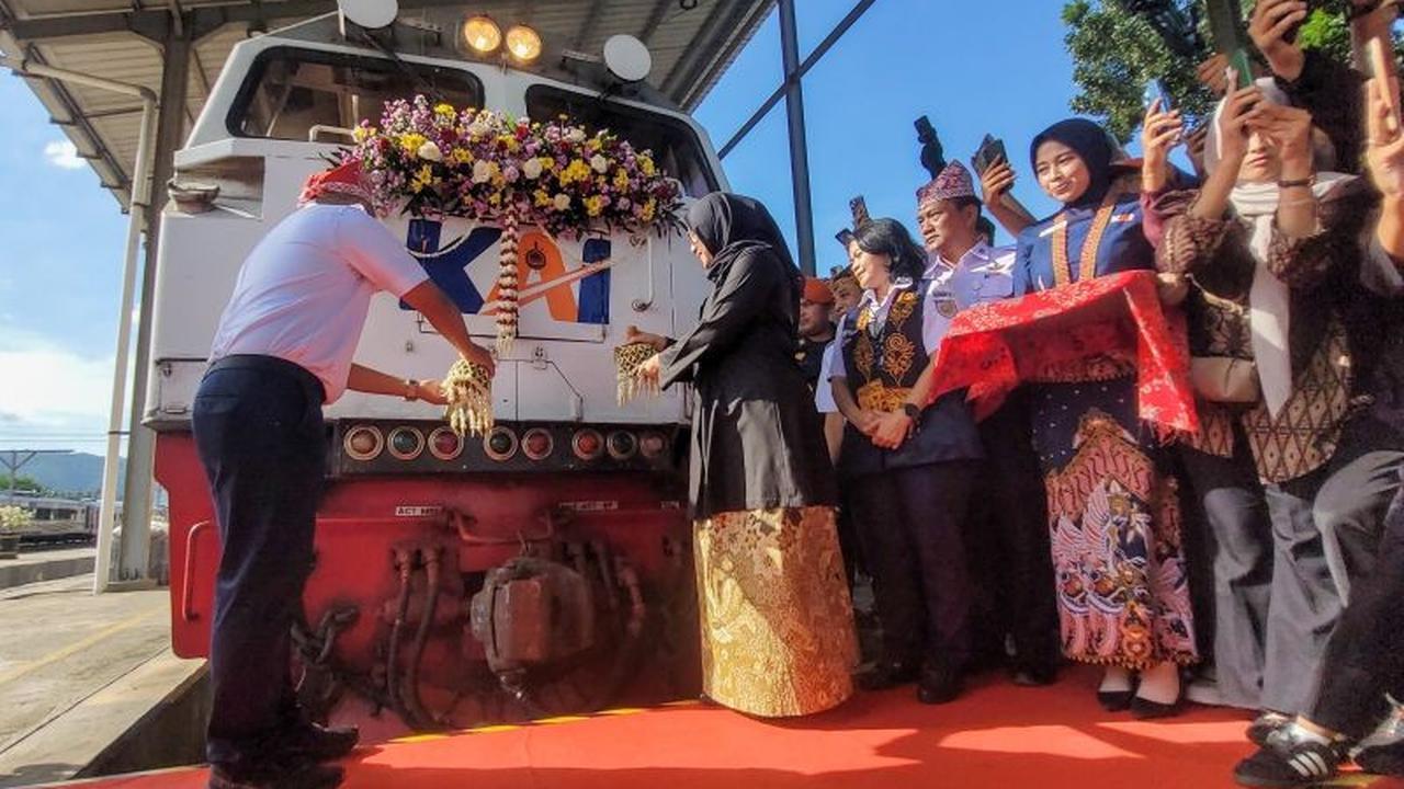 Bupati Banyuwangi Lepas Keberangkatan Perdana Kereta Api Sangkuriang Relasi Banyuwangi-Bandung
