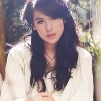 “Hobi ku memang membaca buku, aku pernah membuat karya tulis untuk anak-anak pada bencana alam yang ada di aceh beberapa tahun silam,” komentarnya. ( via instagram@maudyayunda/Bintang.com)