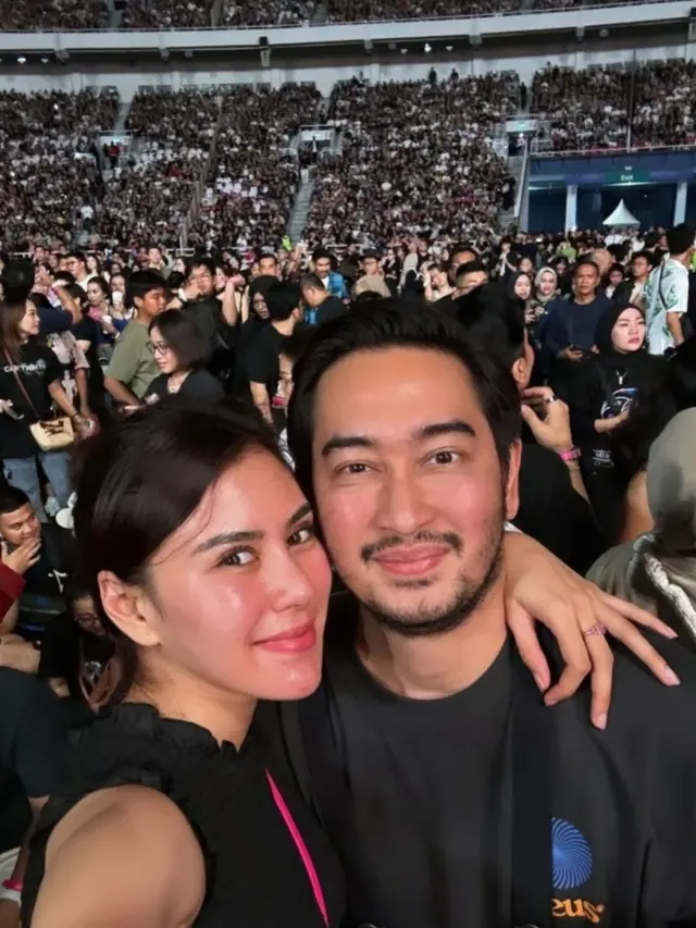 Sejumlah Selebriti Menyaksikan Konser Coldplay di Jakarta