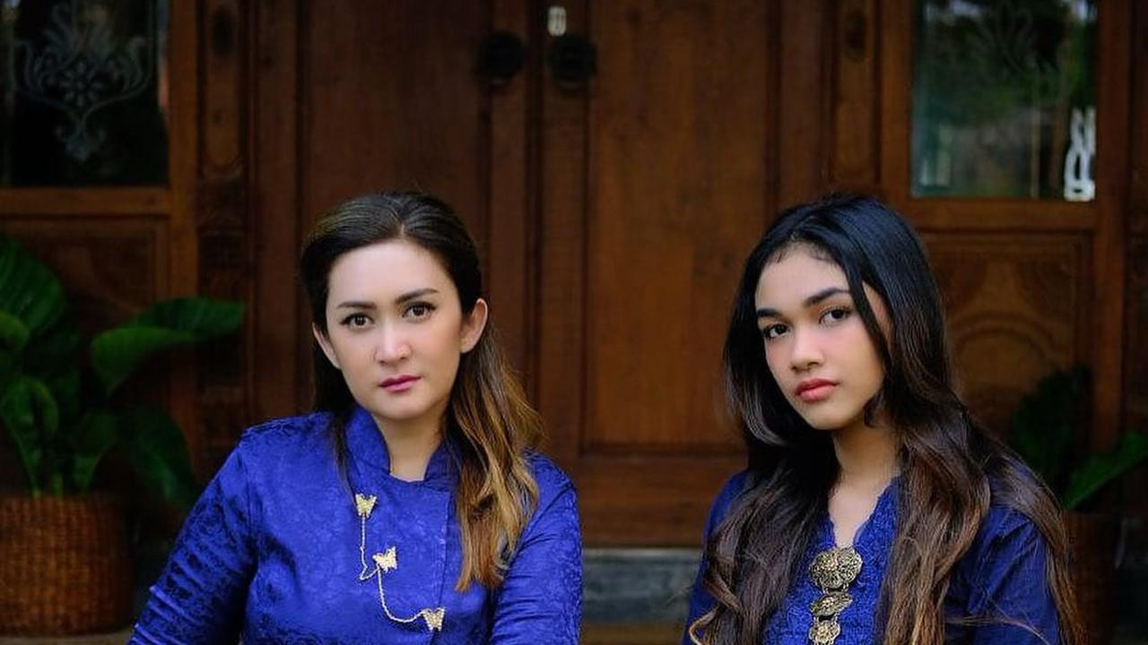 7 Model Kebaya Jawa Modern Ala Nafa Urbach, Bisa Dipakai di Segala Acara