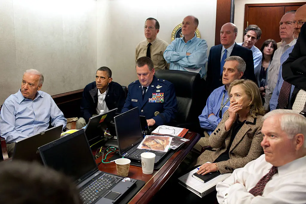 Foto Ikonis Pemerintahan Barack Obama saat Menyaksikan Penyerbuan Osama bin Laden (Pete Souza Flickr)