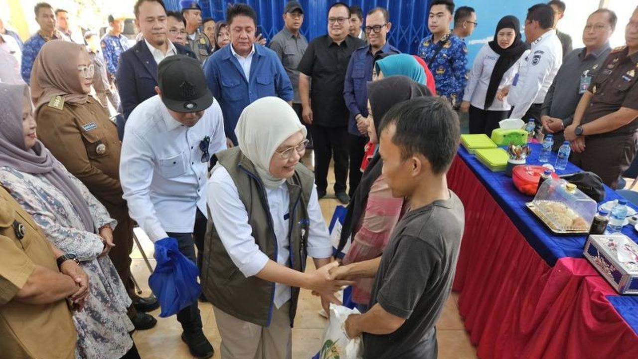 Puluhan Ribu Warga OKU Raya Terima Bantuan Pangan Beras dan Minyak Goreng