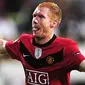 Gelandang senior MU, Paul Scholes sesuai mencetak gol ke gawang Besiktas di laga Liga Champions Grup B pada 15 September 2009 di Istanbul, Turki. AFP PHOTO/MUSTAFA OZER