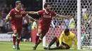 Ekpresi pemain Liverpool, Mohamed Salah (tengah) usai mencetak golke gawang Watford pada laga Premier League di Vicarage Road, Watford, (12/8/2017). Liverpool bermain imbang 3-3. (Daniel Hambury/PA via AP)