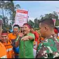 Ratusan karyawan PT. Harmoni Panca Utama yang tergabung dalam Konfederasi Serikat Buruh Seluruh Indonesi (KSBSI) menggelar aksi unjuk rasa di dalam areal perusahaan di Kecamatan Laung Tuhup Kabupaten Murung Raya, Kalimantan Tengah, menuntut persamaan hak, Sabtu (29/7/2023).