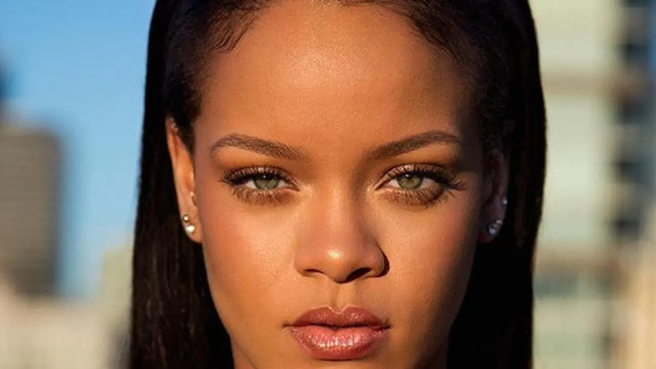 Selalu Tampil Flawless, Makeup Artis Rihanna Bocorkan Rahasianya