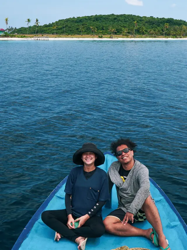 7 Potret Indah Permatasari dan Arie Kriting Nikmati Baby Moon di Pulau Buton
