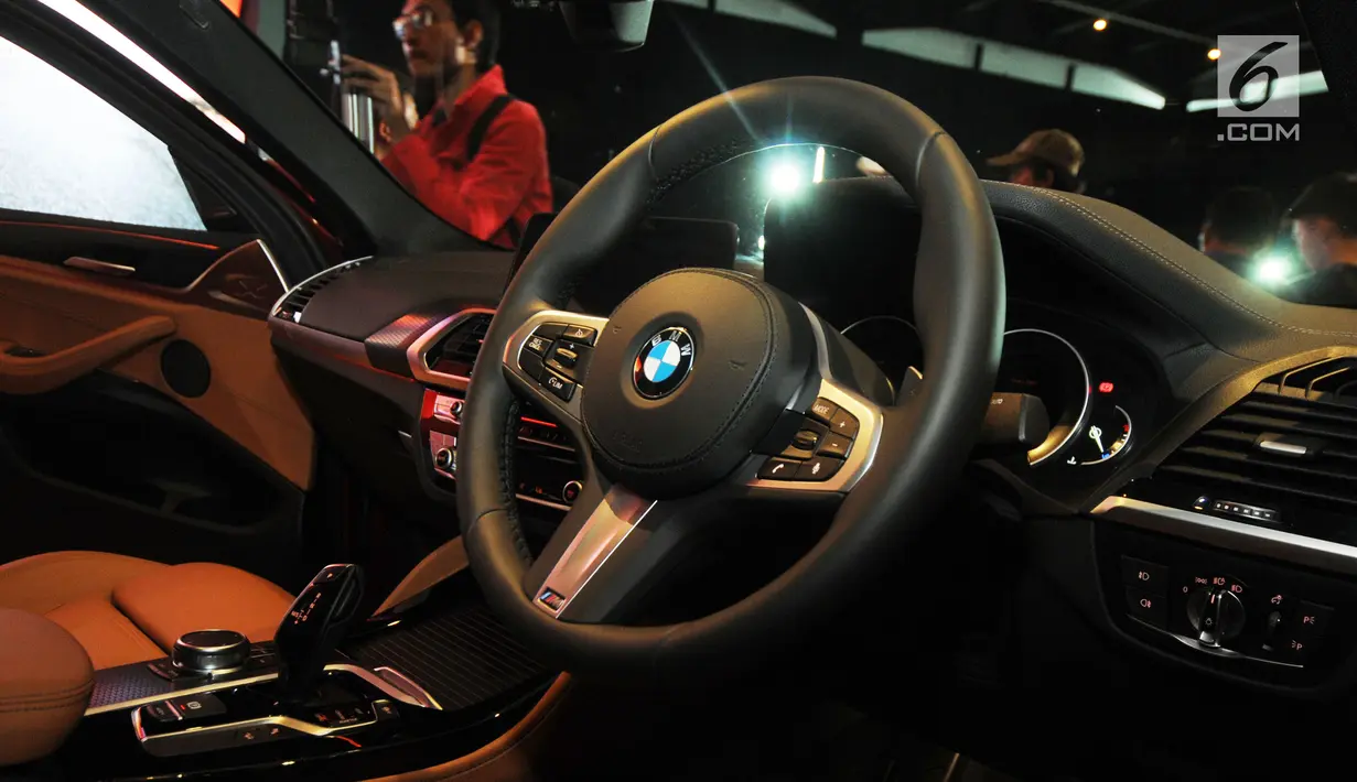 Interior dan panel dalam The All New BMW X4 seri terbaru saat peluncuran di Jakarta, Kamis (7/2). All New BMW X4 dibandrol dengan harga RP Rp 1,459 miliar. (Merdeka.com/Dwi Narwoko)